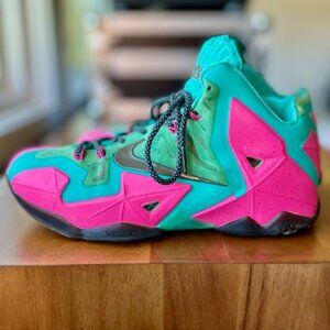 2012 Lebron James Nike South Beach Basketball Sneakers Men's 8.5  Pink/Teal